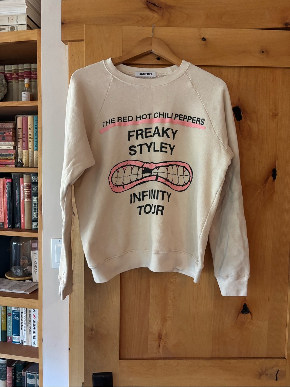 Daydreamer Cream Red Hot Chili Peppers Freaky Styley Infinity Tour Sweatshirt